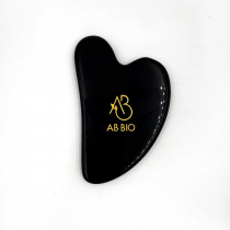 AB BIO® melnā obsidiāna Gua Sha sejas un kakla akmens